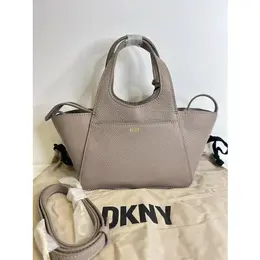 DKNY: Бежевая сумка 