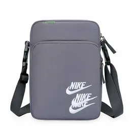 NIKE: Серая сумка 