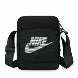 NIKE: Чёрная сумка 