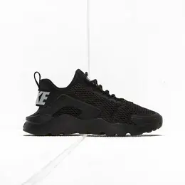 NIKE: Чёрные кроссовки 