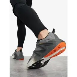 Fila: Чёрные кроссовки 