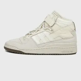 adidas Originals: Белые кроссовки 