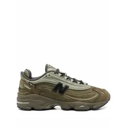 New Balance: Зелёные кроссовки 