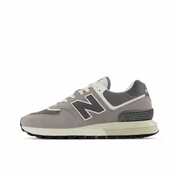 New Balance: Серые кроссовки 