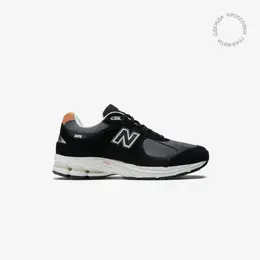 New Balance: Чёрные кроссовки  2002R
