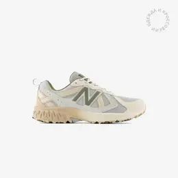 New Balance: Бежевые кроссовки 