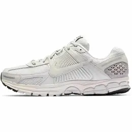 NIKE: Серые кроссовки 