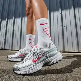 NIKE: Белые кроссовки 