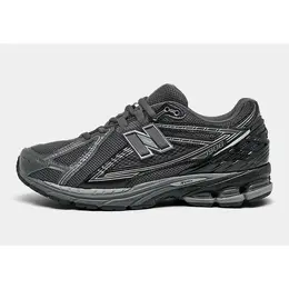 New Balance: Чёрные кроссовки  1906R