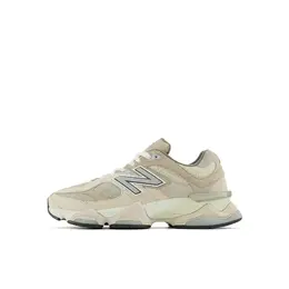New Balance: Серые кеды 