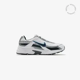 NIKE: Серебристые кроссовки 