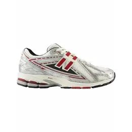 New Balance: Красные кроссовки 