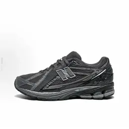 New Balance: Чёрные кроссовки  1906R