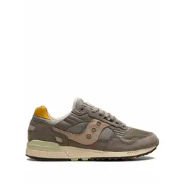Saucony: Серые кроссовки 