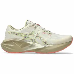 ASICS: Бежевые кроссовки  Novablast
