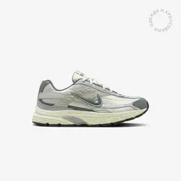 NIKE: Бежевые кроссовки 