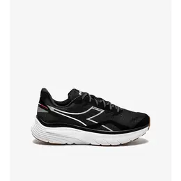 Diadora: Тёмные кроссовки 