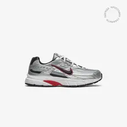 NIKE: Серебристые кроссовки 