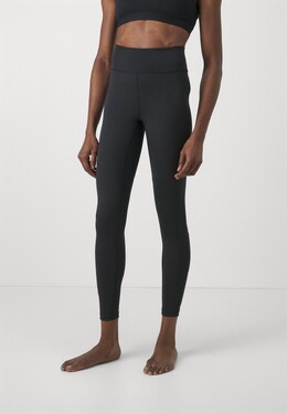 ADIDAS PERFORMANCE: Чёрные легинсы  Essentials