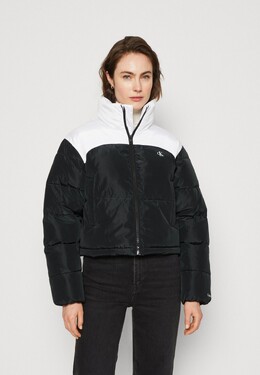 Calvin Klein Jeans: Зимний пуховик 