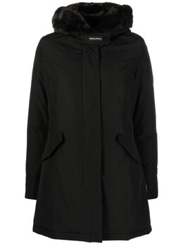 Woolrich: Пуховик  Beaker с капюшоном