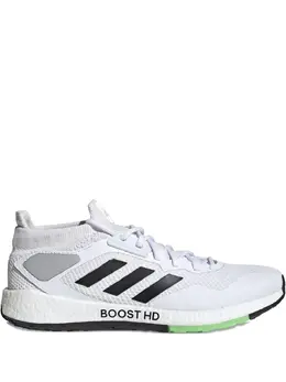 adidas: Белые кроссовки  PulseBoost