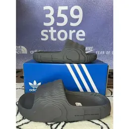 adidas: Чёрные шлёпанцы  Adilette