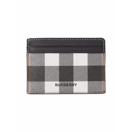 BURBERRY: Коричневая обложка 