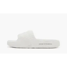adidas: Белые шлёпанцы 