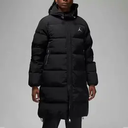 NIKE: Чёрная куртка  Essentials