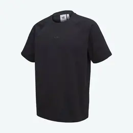 adidas: Спортивная футболка 