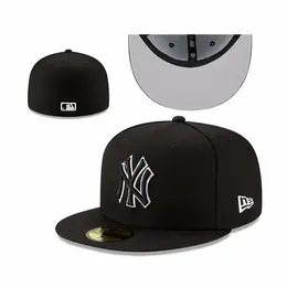NEW ERA: Чёрная кепка 