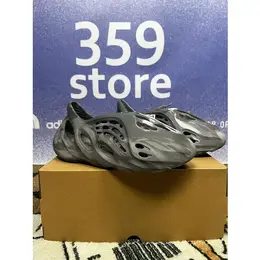 ADIDAS YEEZY: Серые шлёпанцы 