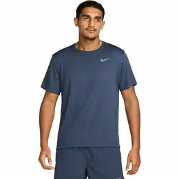 NIKE: Спортивная футболка 