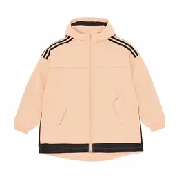 adidas: Розовая куртка 
