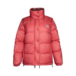Moncler: Красная куртка 