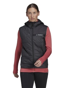 Adidas: Чёрный жилет  Terrex