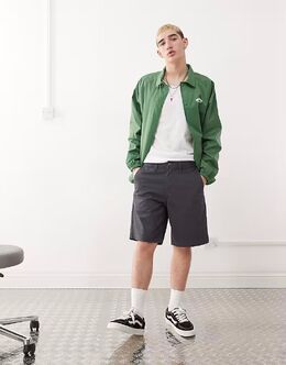 Vans: Тёмные шорты 