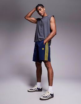 Adidas Originals: Тёмные шорты 