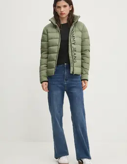 Tommy Jeans: Зелёный пуховик 