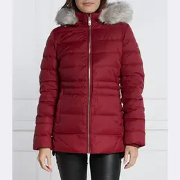 Tommy Hilfiger: Красный пуховик 