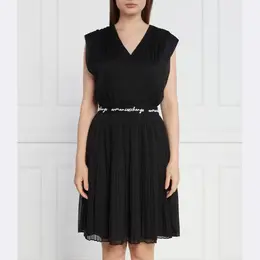Armani Exchange: Чёрное платье 