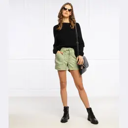 Pepe Jeans London: Зелёные шорты 
