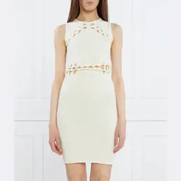 Pinko: Бежевое платье 
