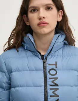 Tommy Jeans: Синий пуховик 
