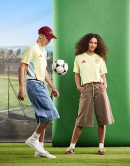 Adidas: Жёлтая футболка 