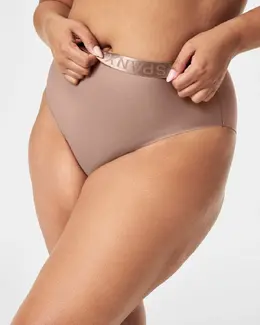 Spanx: Бежевые трусы 