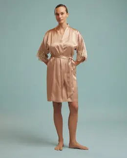 Lise Charmel: Бежевое пальто 