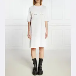 Armani Exchange: Белое платье 