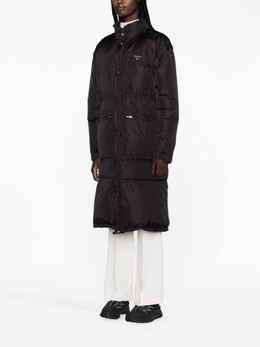 Prada: Чёрный пуховик 